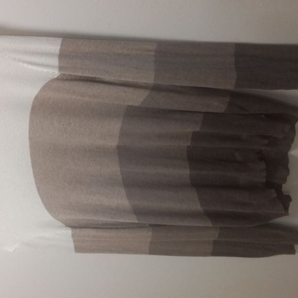 Calvin Klein Turle Neck - Picture 3 of 4